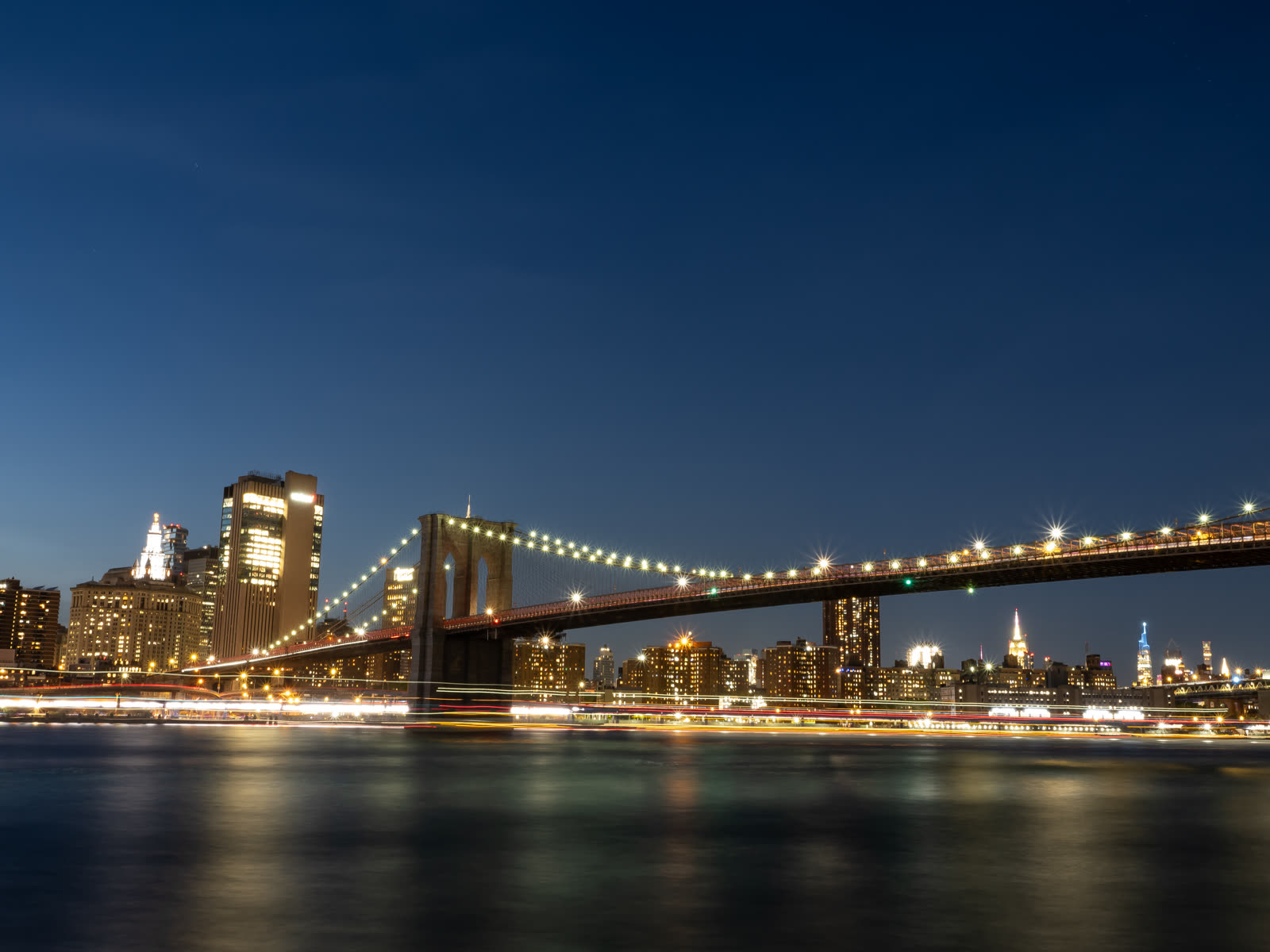 Brooklyn Bridge New York zur blauen Stunde — Langzeitbelichtung von Martina Ziegler